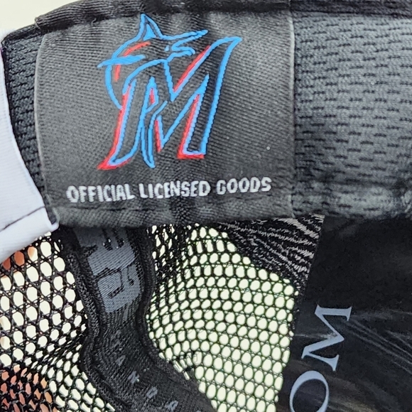 Pro Standard Men's Marlins Classic Pinch Front Trucker - OS - Picture 8 of 11